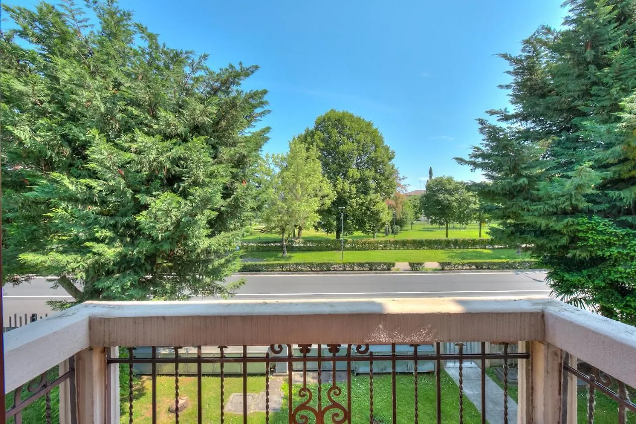 Casa Lia - Happy Rentals Desenzano del Garda 0*,  Italy